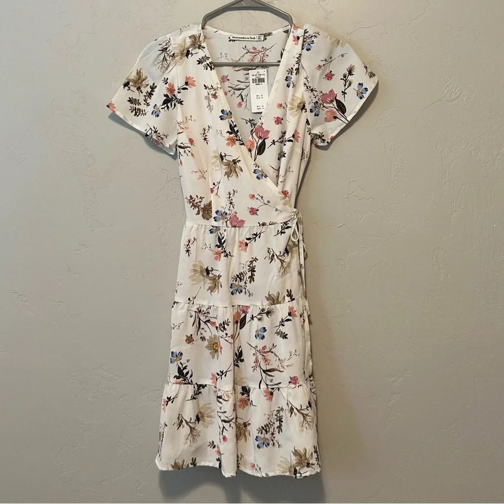 BNWT! ✨ A&F Wrap Dress - Picture 3 of 4